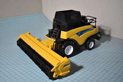 NewRay 5763 New Holland CR9090 For Parts or Repair - Image 1 of 4