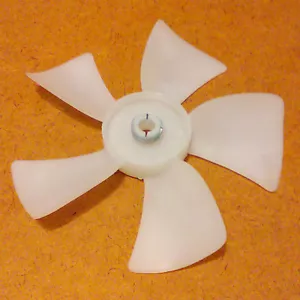 5 Zoll Durchmesser Kunststoff Lüfterklinge/Propeller. 1/4 Zoll Bohrung. CW Rotation. - Bild 1 von 2