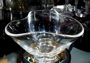 Lovely STEUBEN Art Glass Trefoil Glass Bowl #8123 - Picture 1 of 5