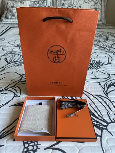 HERMÈS collana hermes confezione regalo vuota compreso di tutto in foto. Vedi taglia