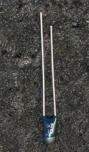 Condensatore radiale al tantalio 4,7uF 10V 475 P=3mm 30PCS - Foto 1 di 2
