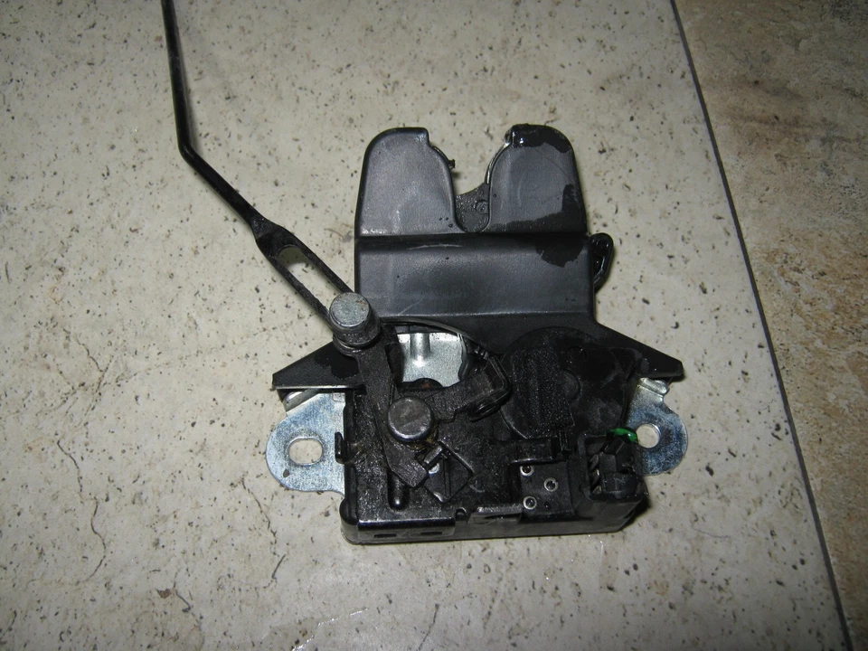 Cierre de maletero Hyundai Sonata 2006-2008 Foto 1 de 1