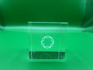 1 x Bloque Acrílico Expositor Oficial Mont Blanc. Medidas 4 x 4 x 4 cm con logo - Imagen 1 de 6