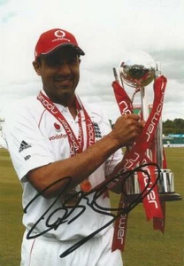 ENGLAND CRICKET: RAVI BOPARA SIGNED 6x4 TEST TROPHY ACTION PHOTO+COA - Picture 1 of 1