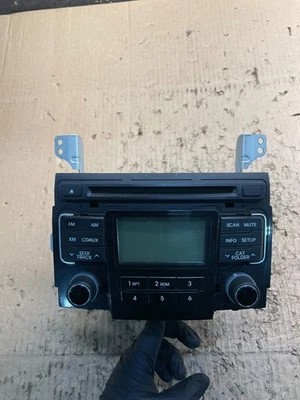 2011 to 2011 Hyundai Sonata Am Fm Cd Player Radio Receiver U1663 DG - Image 1 of 4