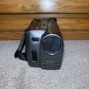 Sony Vision 8 Handycam CCD-TRV22 Video Camera Recorder Bundle with Remote Parts - Picture 1 of 18
