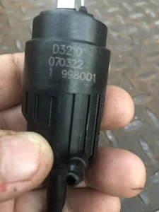 NEW PETERBILT/ FREIGHTLINER WINDSHIELD WASHER PUMP D3210 FLM - Picture 1 of 4