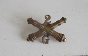 Circa 1900 US Army Hat Badge Artillery Cannons - Picture 1 of 2