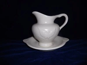 Brocca e piattino vintage scafo bianco sporco "American Eagle" vaso o salsa barca  - Foto 1 di 7