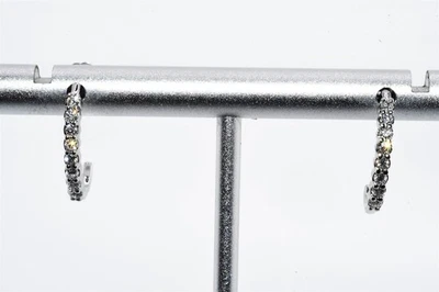 Brincos de argola J de prata esterlina 0,35 CT com aglomerado de diamante branco cultivado em laboratório US$ 700,925 - Imagem 1 de 4