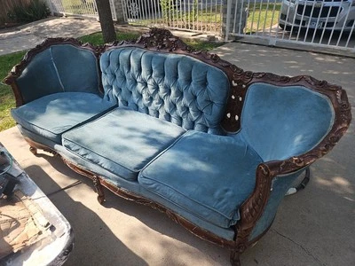 Gorgeous antique Victorian couch sofa - Image 1 of 4