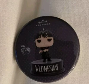 2024 SDCC COMIC CON EXCLUSIVE HALLMARK WEDNESDAY THE ADAMS FAMILY BUTTON BADGE - Picture 1 of 1