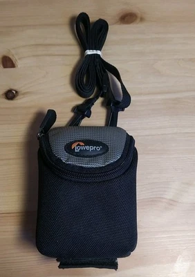 Lowepro D-RES 8 S Compact Digital Camera Pouch - very good condition  - Image 1 of 4