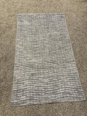 34英寸x58英寸灰色可水洗地毯 — 第 1/2 张图片