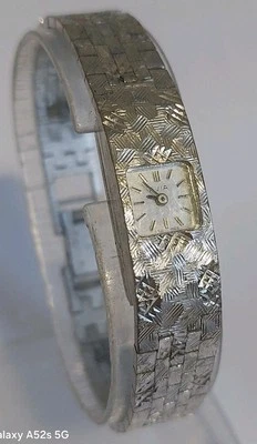 Hermoso reloj mecánico vintage Avia para damas para reparaciones  Foto 1 de 3