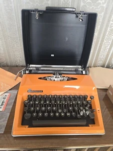 Vintage Schreibmaschine - Triumph Contessa de Luxe - oranges 70er Design um 1974 - Bild 1 von 3