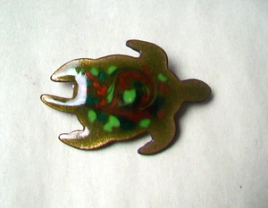 Spilla spilla FORMA TARTARUGA -FIRMATA INGA- smalto su rame- SPILLA ANIMALE VERDE/ARANCIO - Foto 1 di 2