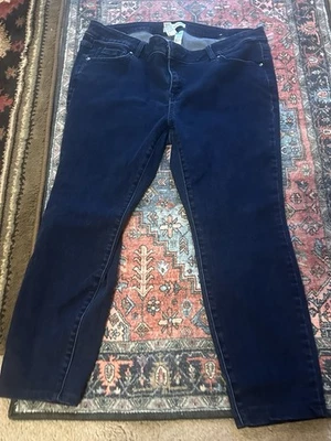 Pantalones de mezclilla ajustados de tiro bajo corte exclusivo cintura mágica flexible talla 18 de Lane Bryant Foto 1 de 4