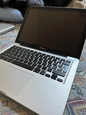 Apple MacBook Pro (13 pollici, Metà 2009) - Immagine 1 di 4