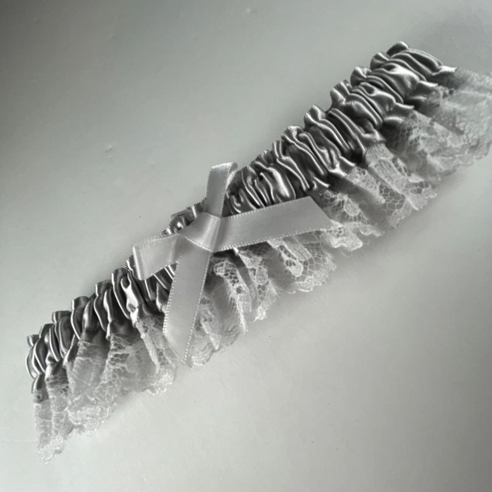 Wedding Garter Platinum Satin White Lace Bridal White Bow Hortense B Hewitt New - Imagem 1 de 4