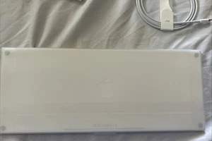 Genuine Apple iMac White Aluminum Keyboard USB & Cable 2019 New - Picture 1 of 4