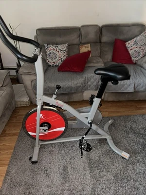 Bicicleta estática de ciclismo de interior Sunny Health Fitness SFB1423 Foto 1 de 4