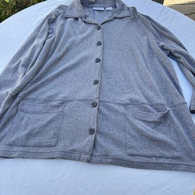 Suéter chaqueta ligera con botones negros gris ciervo blanco para mujer bolsillos Foto 1 de 4