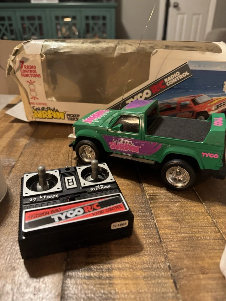 Camión de radiocontrol Tyco vintage California Surfin verde con control remoto y caja original Foto 1 de 1