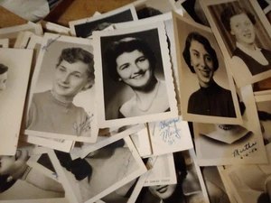 De colección 85 1956 Anuario Individual Escuela Secundaria Foto Senior LOTE TODAS Adolescentes B&W - Imagen 1 de 8