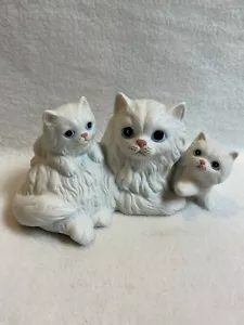 Estatuilla de colección Homco blanca mamá gato con gatitos - Imagen 1 de 7