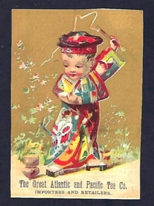Tarjeta comercial victoriana de la década de 1880 Great Atlantic Tea Co. Oriental Boy jugando - Imagen 1 de 2