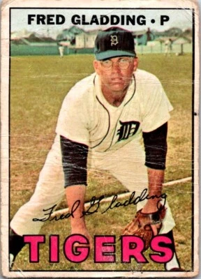 VINTAGE  SPORT BASEBALL CARD 1967 FRED GLADDING DWREOIT TIGERS NO722  - Image 1 of 2
