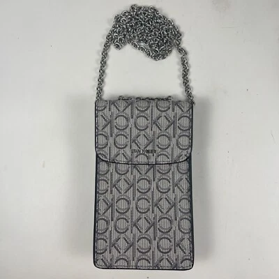 Cartera bandolera portatarjetas Calvin Klein Hailey Signature cadena portador de teléfono Foto 1 de 4