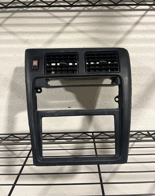 1995-97 1997 TOYOTA TACOMA DASH MOLDURA DE RÁDIO CENTRAL 55405-04010 FABRICANTE DE EQUIPAMENTO ORIGINAL - Imagem 1 de 4