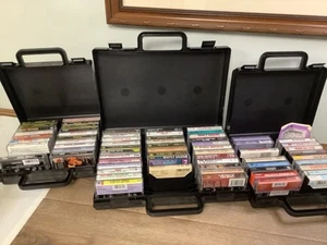 Vintage Konvolut 69 Country/Easy Listening Kassetten - 3 Kunststoff Klickkoffer - Bild 1 von 10