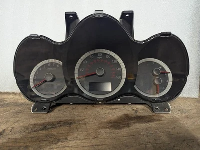 Instrument cluster 2010 Kia Optima LX pn 94023-2g73209 - Image 1 of 4