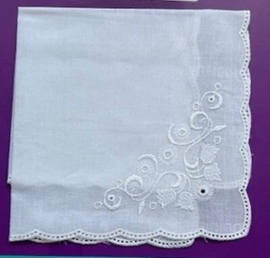 SPOKE EDGED HANDKERCHIEFS - SCALLOPED SHAPED WITH DESIGN ON ONE CORNER - Picture 1 of 1
