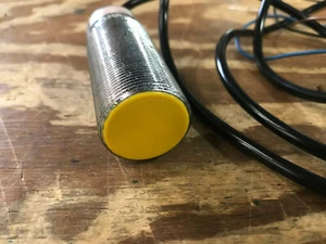 NAMCO  ET110-42110 30MM INDUCTIVE PROX 10-30VDC, 6.6' CABLE 10MM SENSING  - Picture 1 of 4