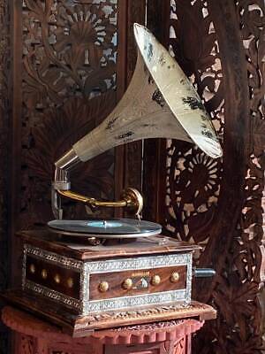 Beautiful Antique Working Gramophone Special Embroidered Gramophone Player • 213.40€