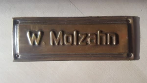 altes geprägtes Messing Namensschild Türschild Haustür W. Molzahn Schild Tür gut - Bild 1 von 2