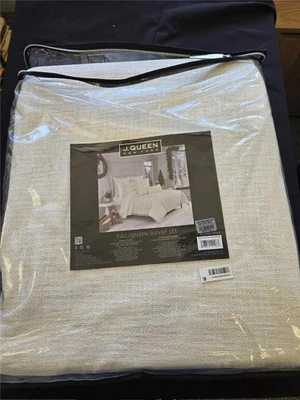 #= J Queen New York Full Queen Duvet Set Winter White All that Glitters Gold - Image 1 of 4