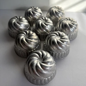 8 Vintage Kuchen Jello Formen klein Einzelportion Aluminium Wirbel Muster - Bild 1 von 7