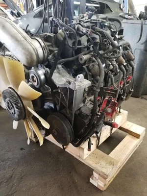 2002 Chevrolet Avalanche 1500  Engine Assembly 5.3L VIN Z 8th digit 153K Miles - Image 1 of 4