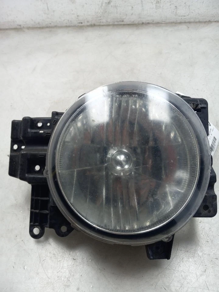 07-14 TOYOTA FJ CRUISER 4.0L 4X4 EN EL LADO DEL PASAJERO CONJUNTO DE FAROS DELANTEROS  Foto 1 de 4