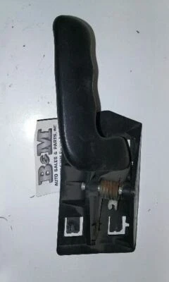 Manija de la puerta del conductor Chevrolet Suburban 1500 2004, interior 549961 Foto 1 de 4