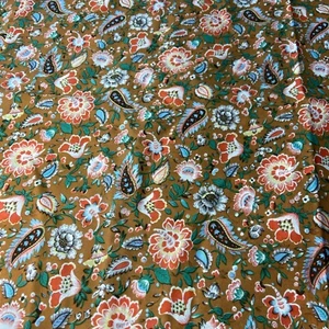 Rosewood Fabrics Ltweight Floral Crepe Desheen Polyester Knit 44-45" Wide 9 Yds - Picture 1 of 4