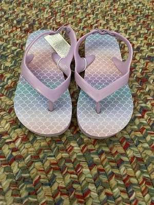 Chinelos/sandálias femininas Old Navy com estampa de sereia tamanho 9 infantil NOVO - Imagem 1 de 2