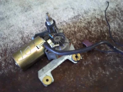 FRONT WINDSHIELD WIPER MOTOR FOR PEUGEOT 205 BERLINA * 1981564           1981564 - Image 1 of 3