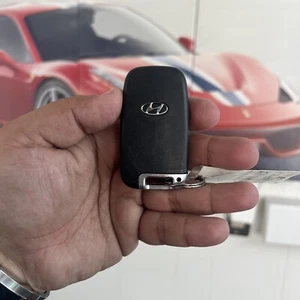 Hyundai Veloster OEM Smart Key Fob Remote – SY5HMFNA04 – Keyless Entry Tested - Picture 1 of 10