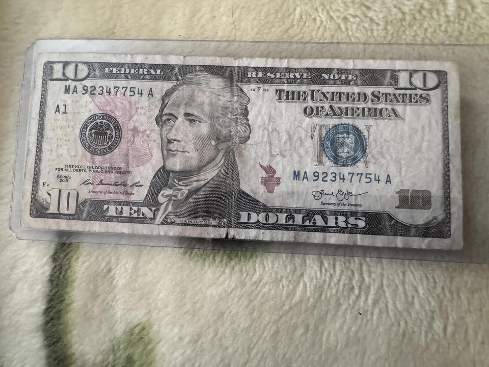 10 dollar bill mismatched color in serial number and seal series 2013 - Image 1 of 4